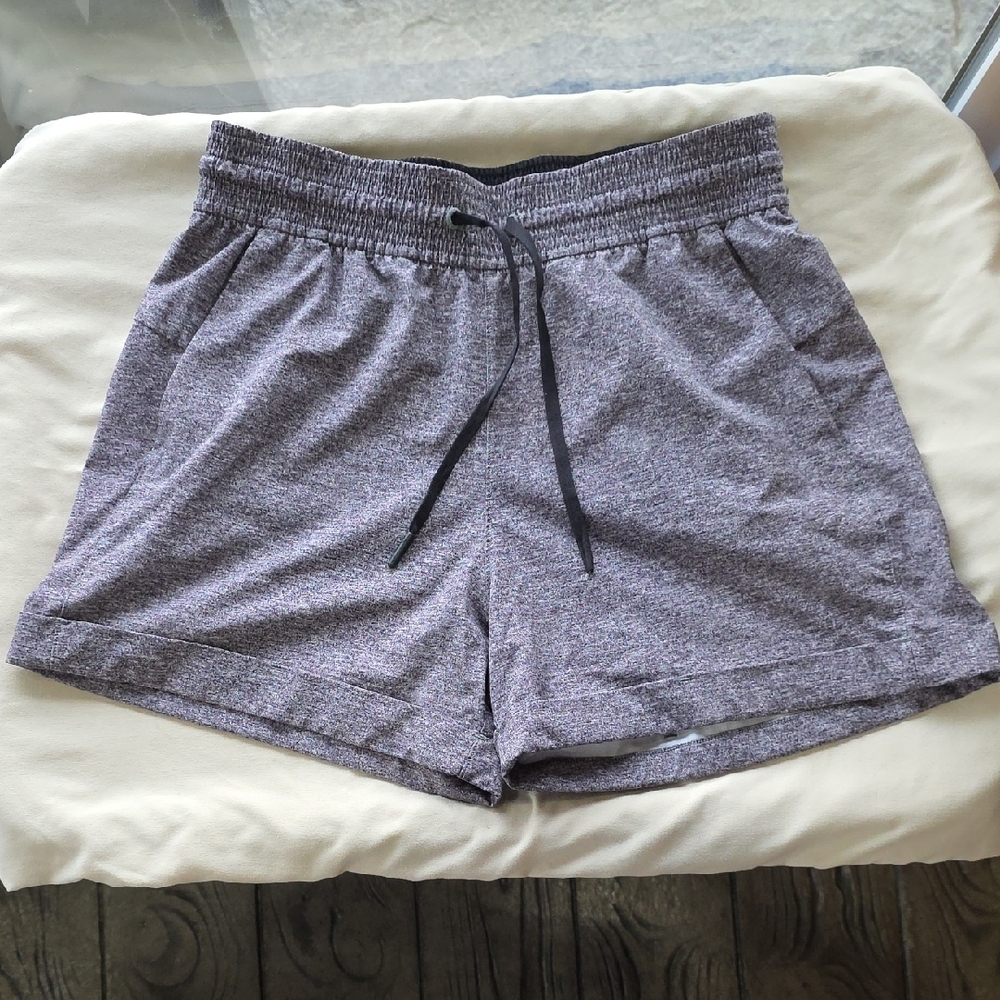 Lululemon Spring Break Away Short II